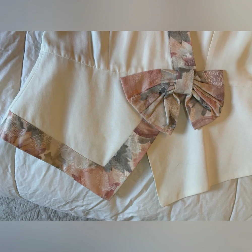 Vintage 90’s shirt with Floral Accents - Picture 6 of 15